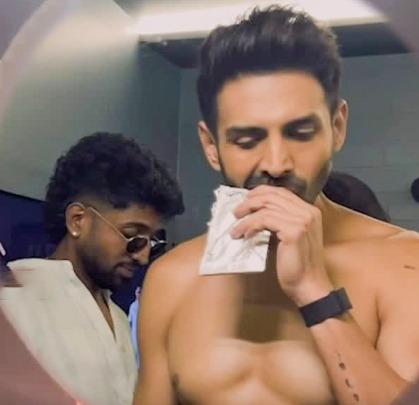 Kartik Aaryan recreates Coldplay kiss cam viral video; What is he cheating on?