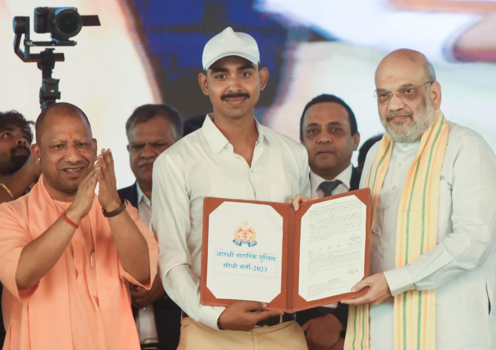 UP: Over 60,000 police constables including 12,000 women get appointment letters