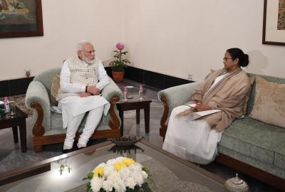 PM Modi extends birthday greetings to CM Mamata Banerjee, praying for her long life