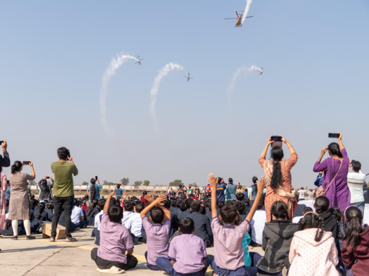 Gujarat: IAF’s Sarang team mesmerises Ankleshwar with aerial display