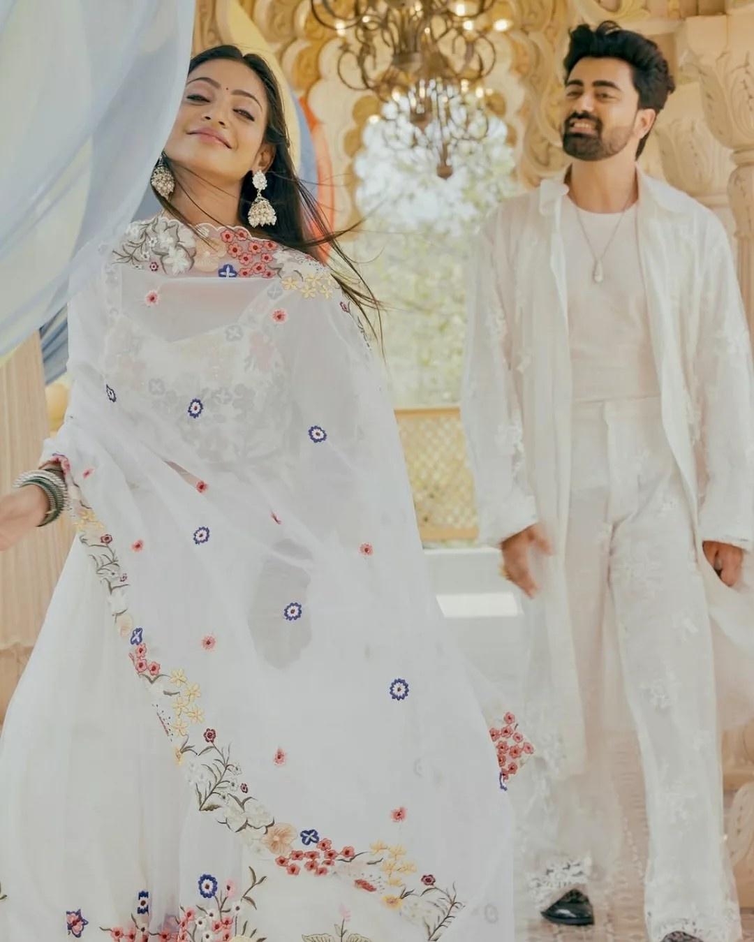 This was Kumbh Mela viral girl Monalisa's first reaction on being offered 'Saadgi'