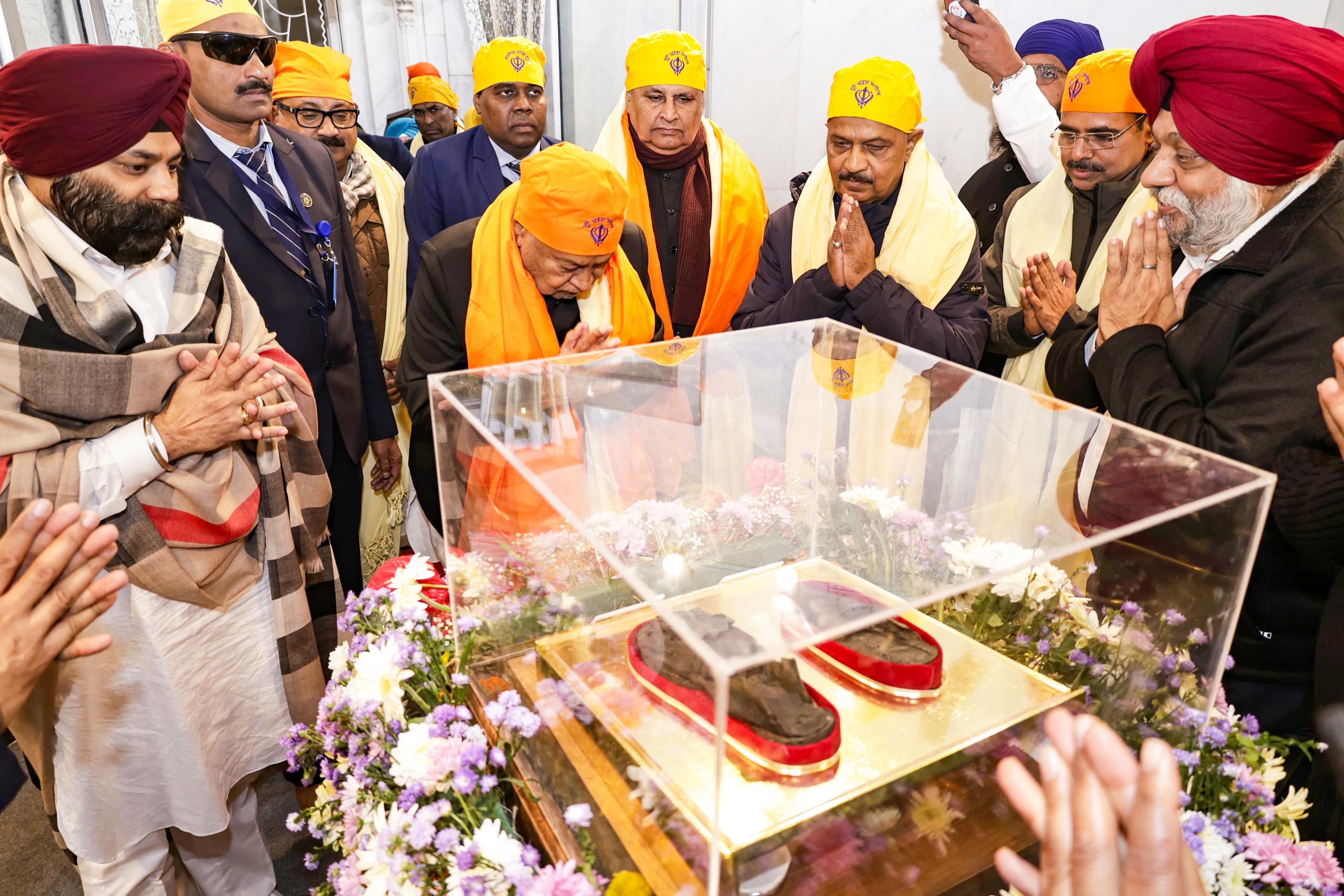 Prakash Parv: Nitish Kumar pays obeisance at Patna Sahib Gurdwara; reviews key development projects