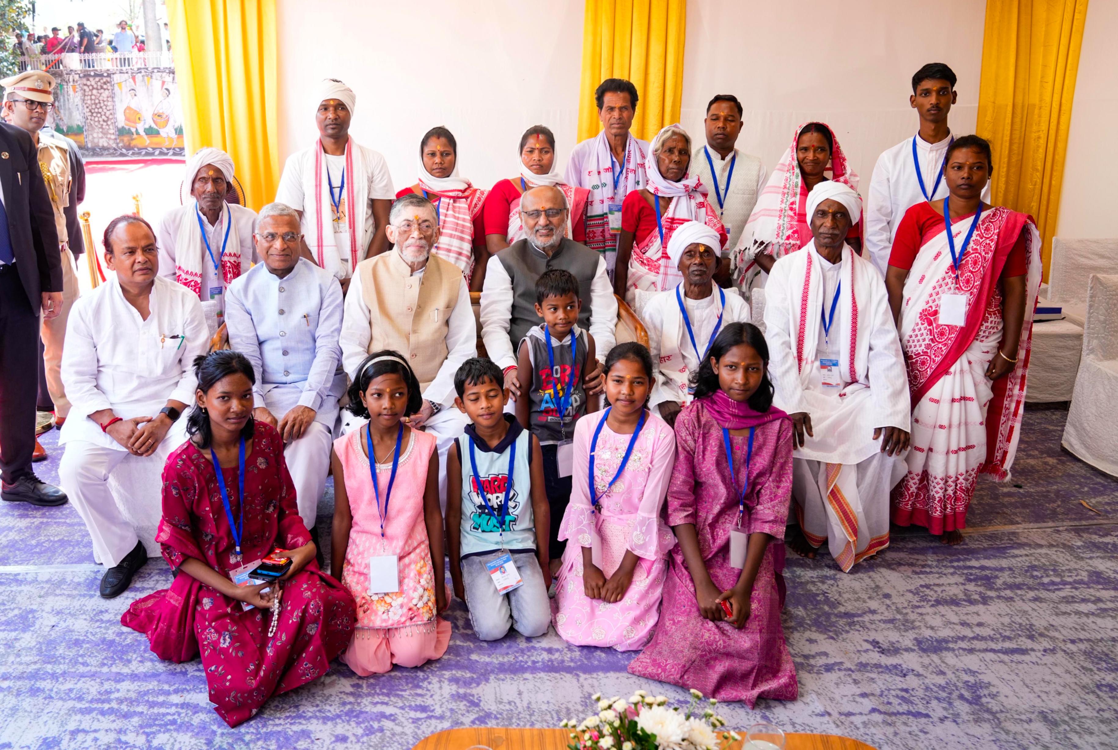Vice President visits Birsa Munda’s village in Jharkhand; pays tribute, meets descendants