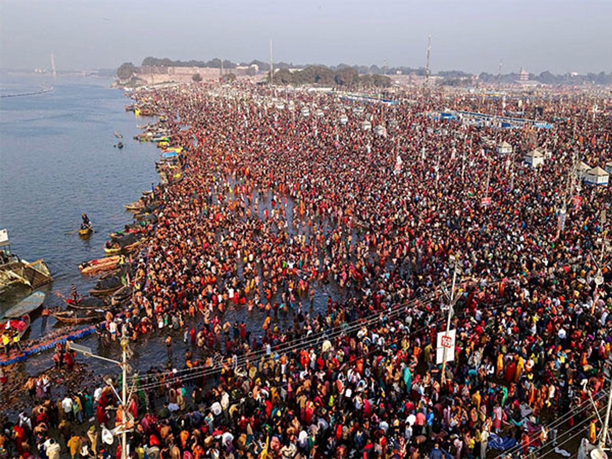 Pilgrims Take Holy Dip in Triveni Sangam