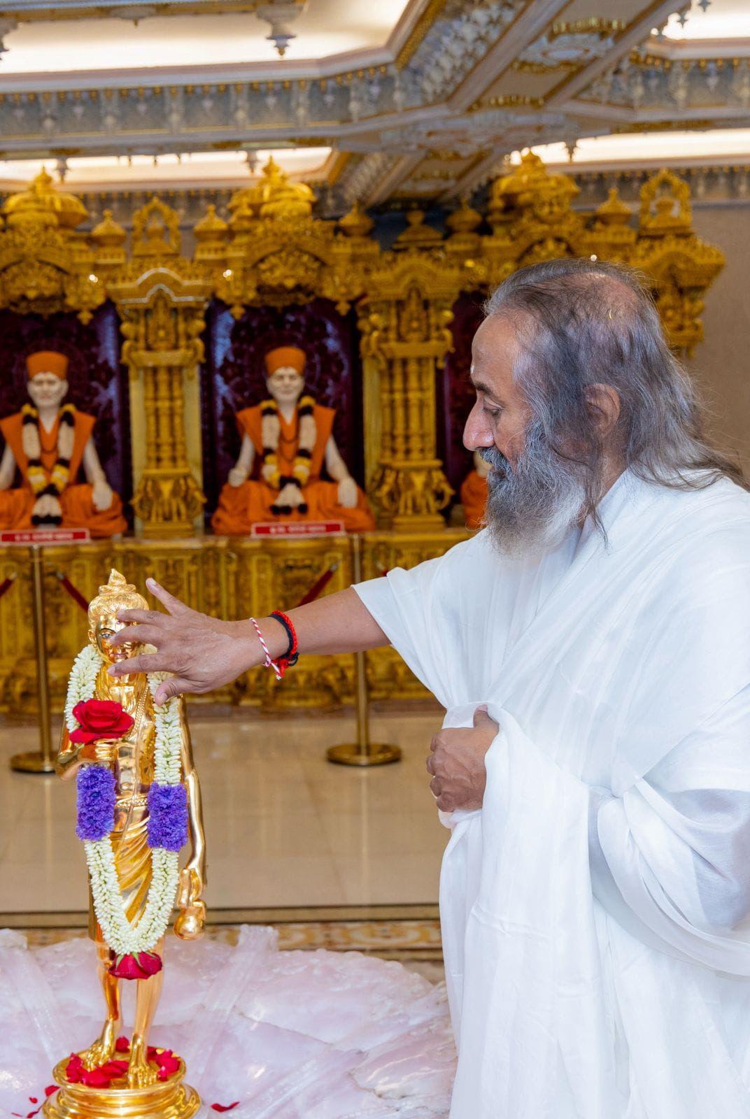 Art of Living founder Sri Sri Ravi Shankar visits BAPS temple in Mumbai
