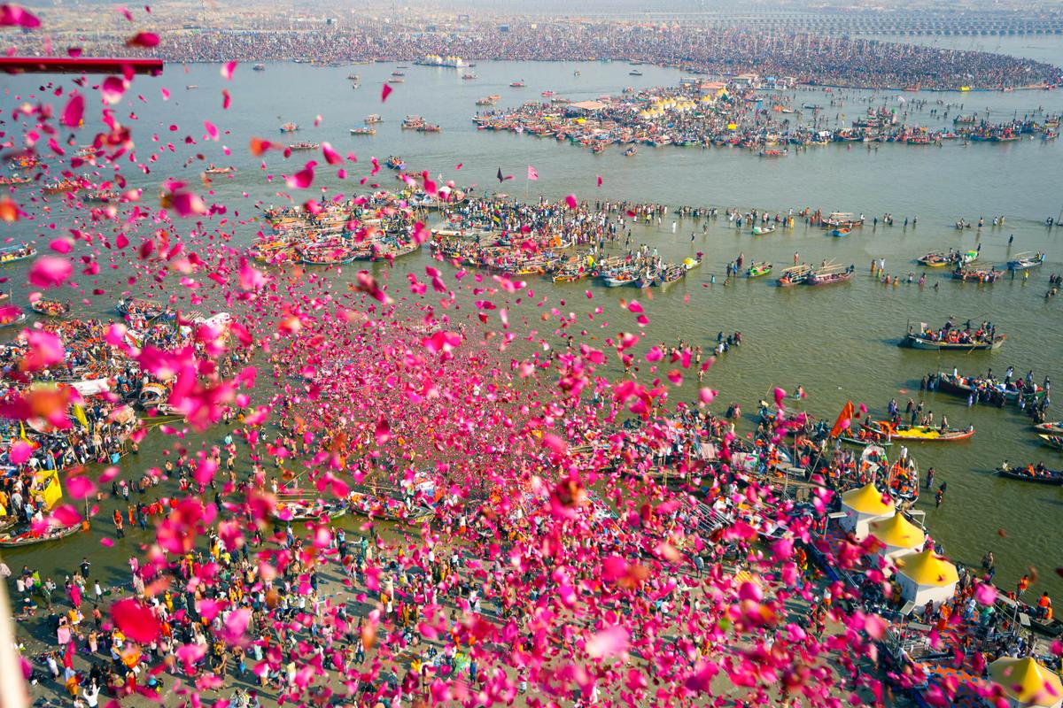 mahakumbh 2025 flower shower