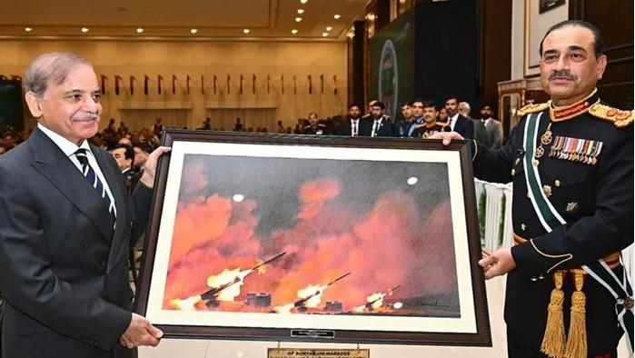 'Fake victory narrative along with photoshopped image': Netizens mock 'painting' presented as souvenir to Pak PM Sharif by Army Chief Munir
