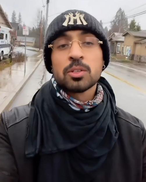 Diljit Dosanjh commences 2026 with a fun solo trip in the rain