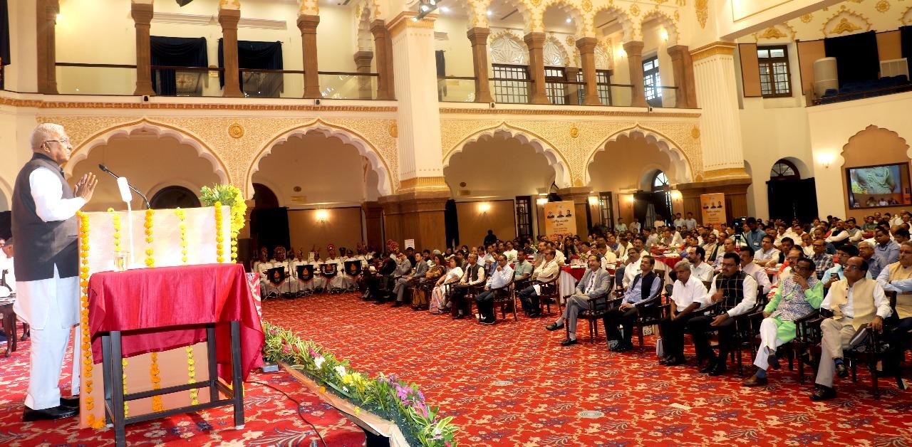 Universities should prepare job-oriented curricula: MP Guv