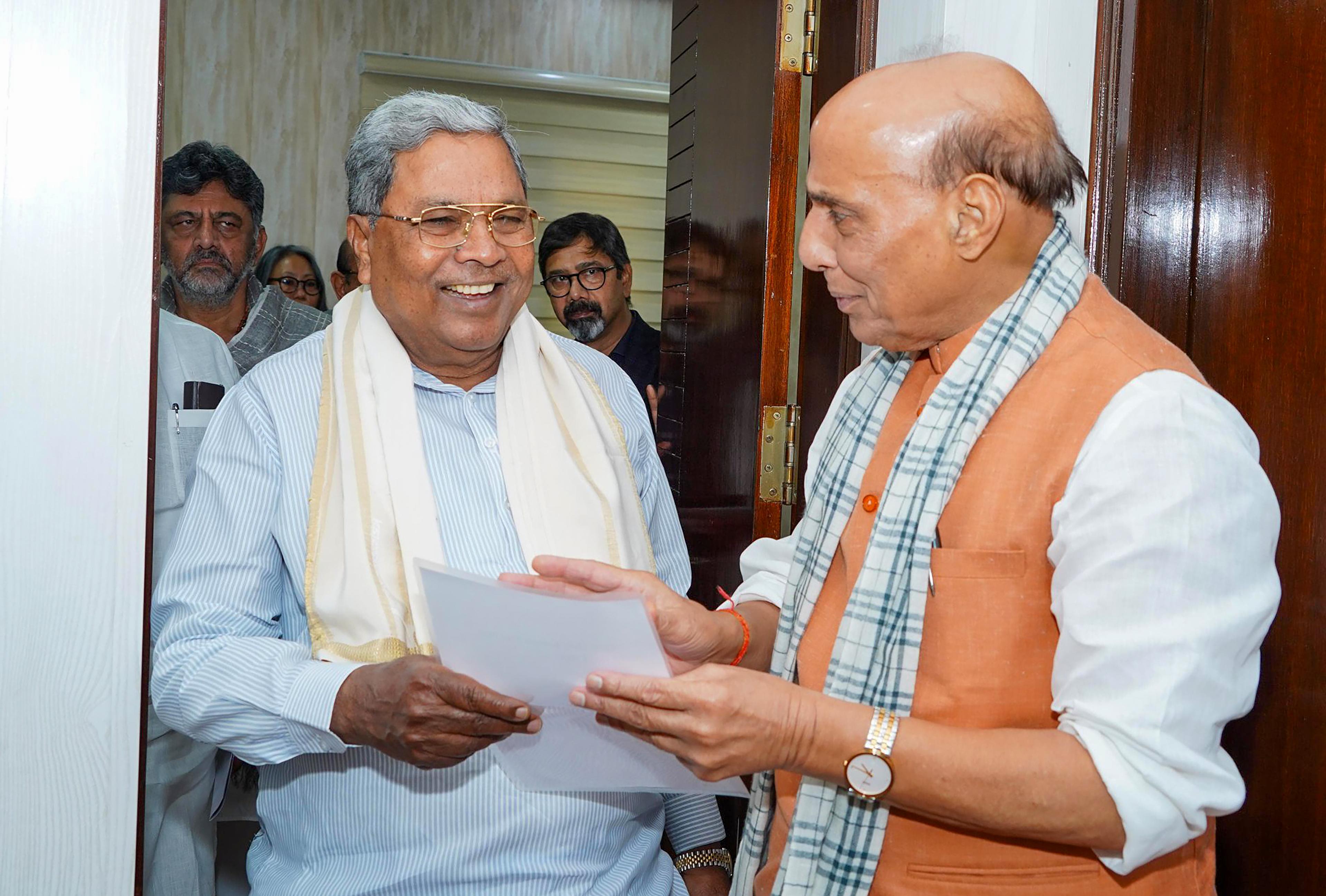 Siddaramaiah thanks Rajnath Singh for approving airshow on Dussehra, extends invitation