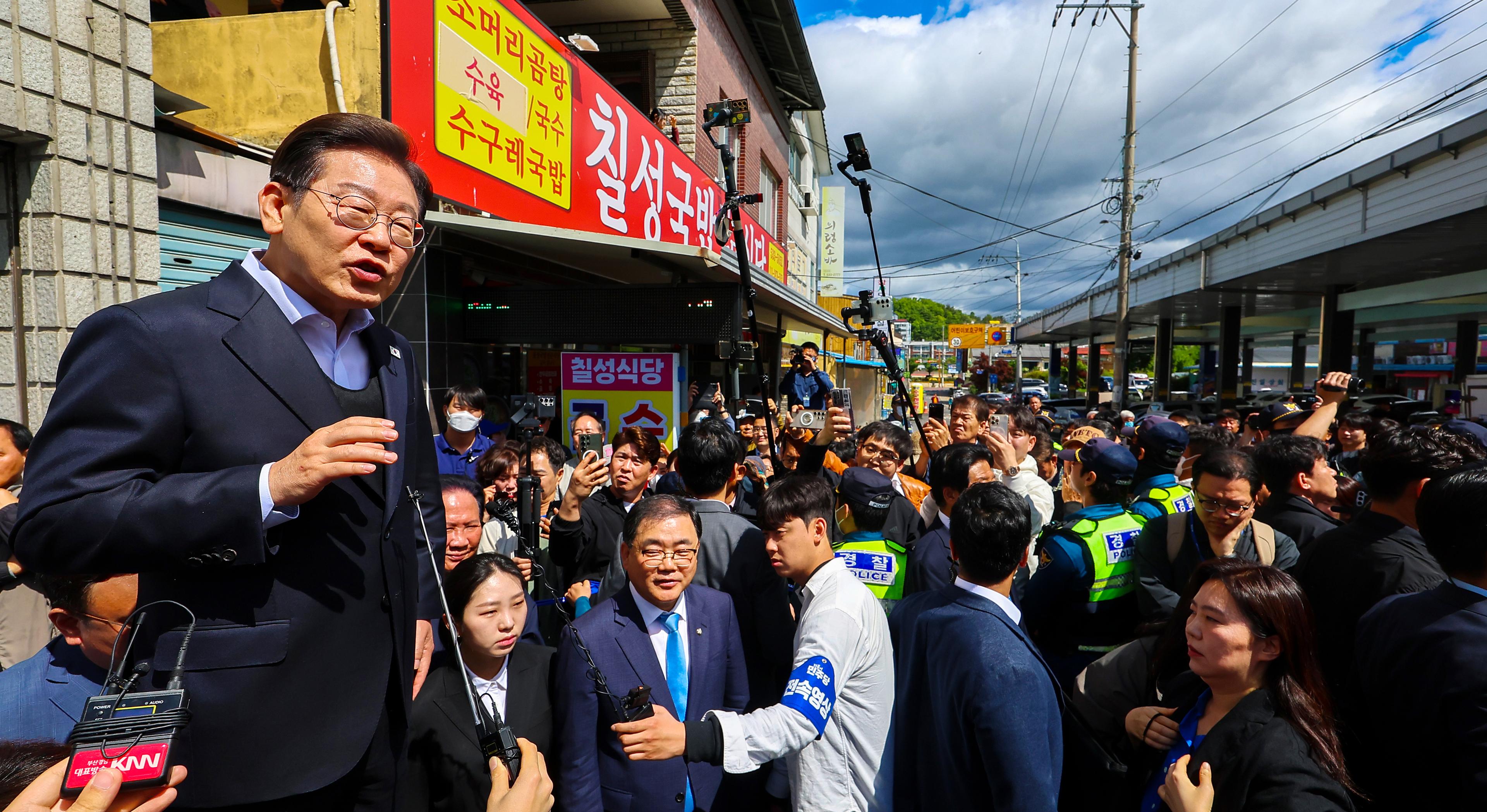 South Korean President Lee seeks support from diplomatic corps ahead of APEC hosting