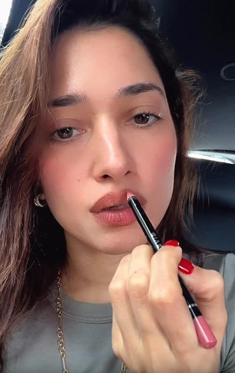 Tamannaah Bhatia does her makeup in the car with the 'hands of a surgeon'