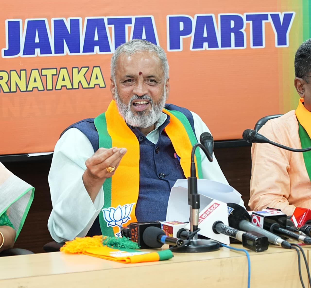 Karnataka BJP accuses Speaker Khader of graft; demands judicial probe