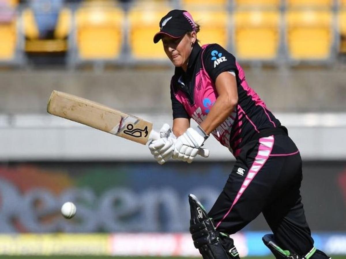 Sophie Devine to Miss Sri Lanka Series
