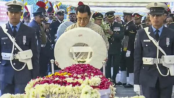 Bhutanese King and Mauritius FM Pay Tribute