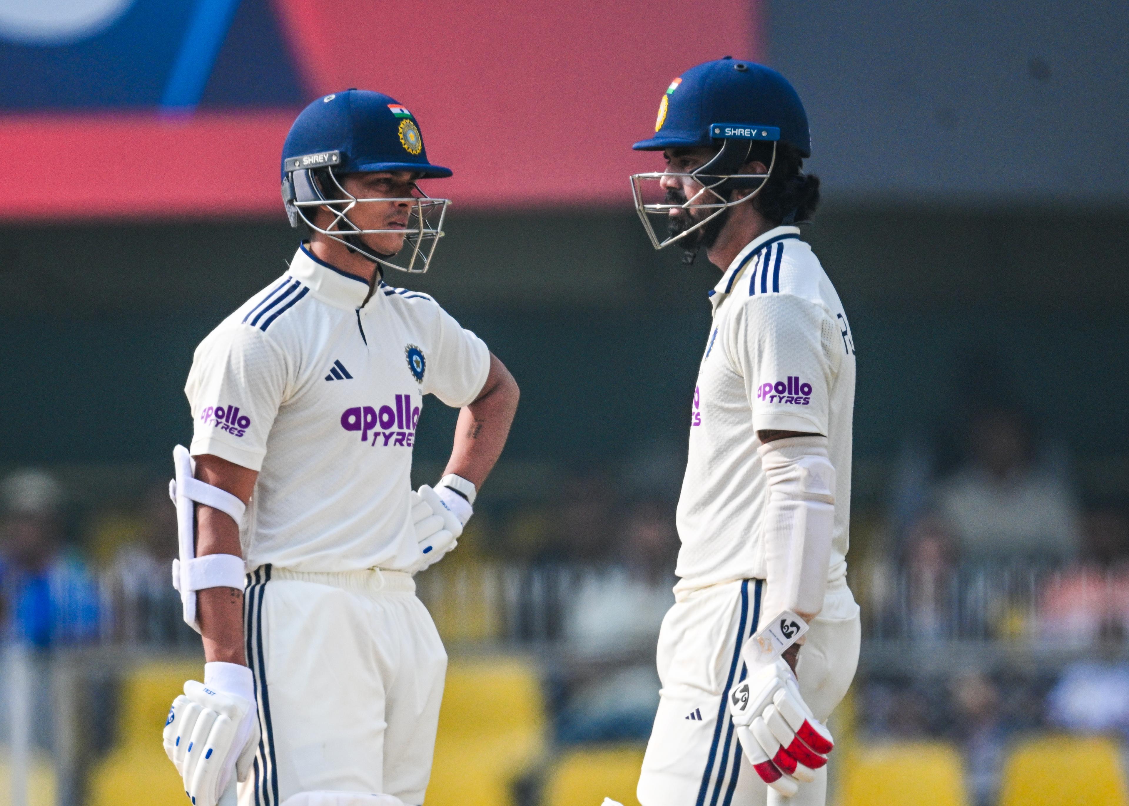 2nd Test: India lose wickets in heap, reach 102/4 at tea