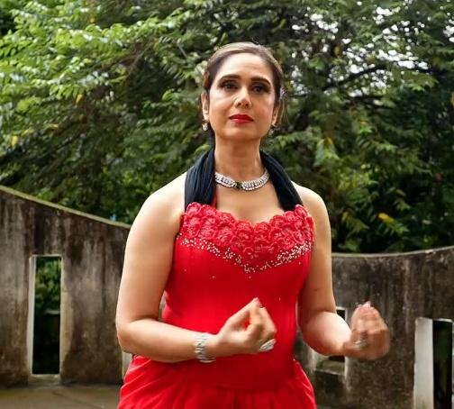 Meenakshi Seshadri revisits ‘Hey You’ as she recalls first film with Amitabh Bachchan