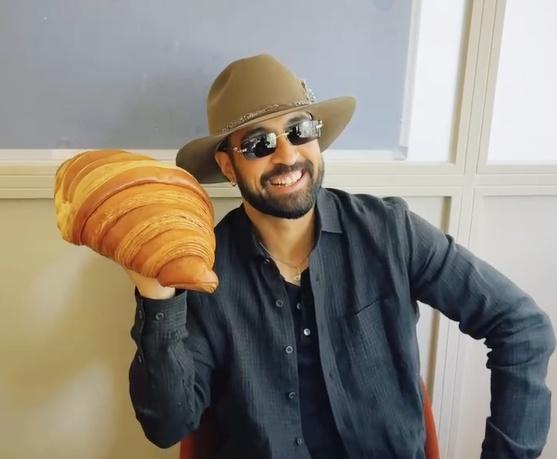 Amid controversy on Pakistani actress in 'Sardaar Ji 3' Diljit Dosanjh brings a promotional commentary