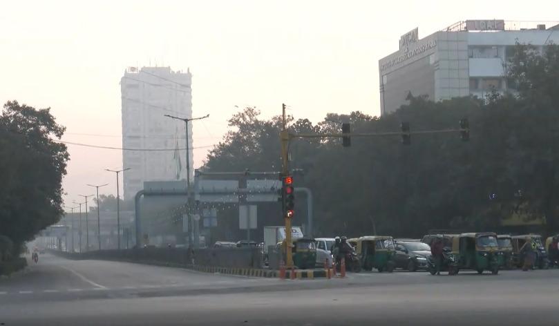 Delhi continues to struggle with toxic air as AQI remains poor
