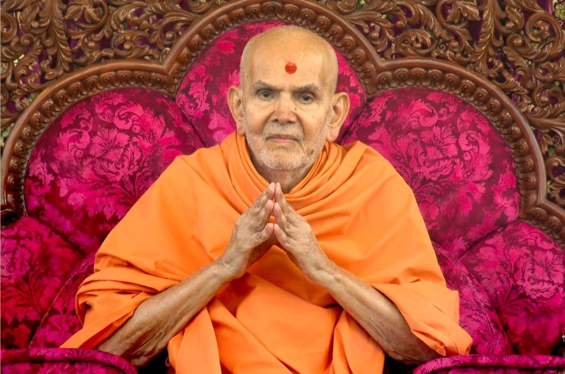 Thousands join Rangotsav celebrations at BAPS Mandir in Gujarat’s Sarangpur