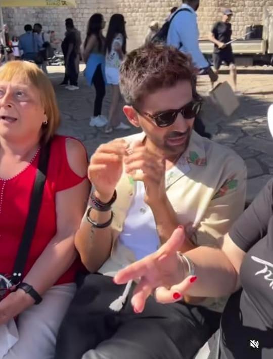 Kartik Aaryan plays Messi vs Ronaldo with Argentinean aunties