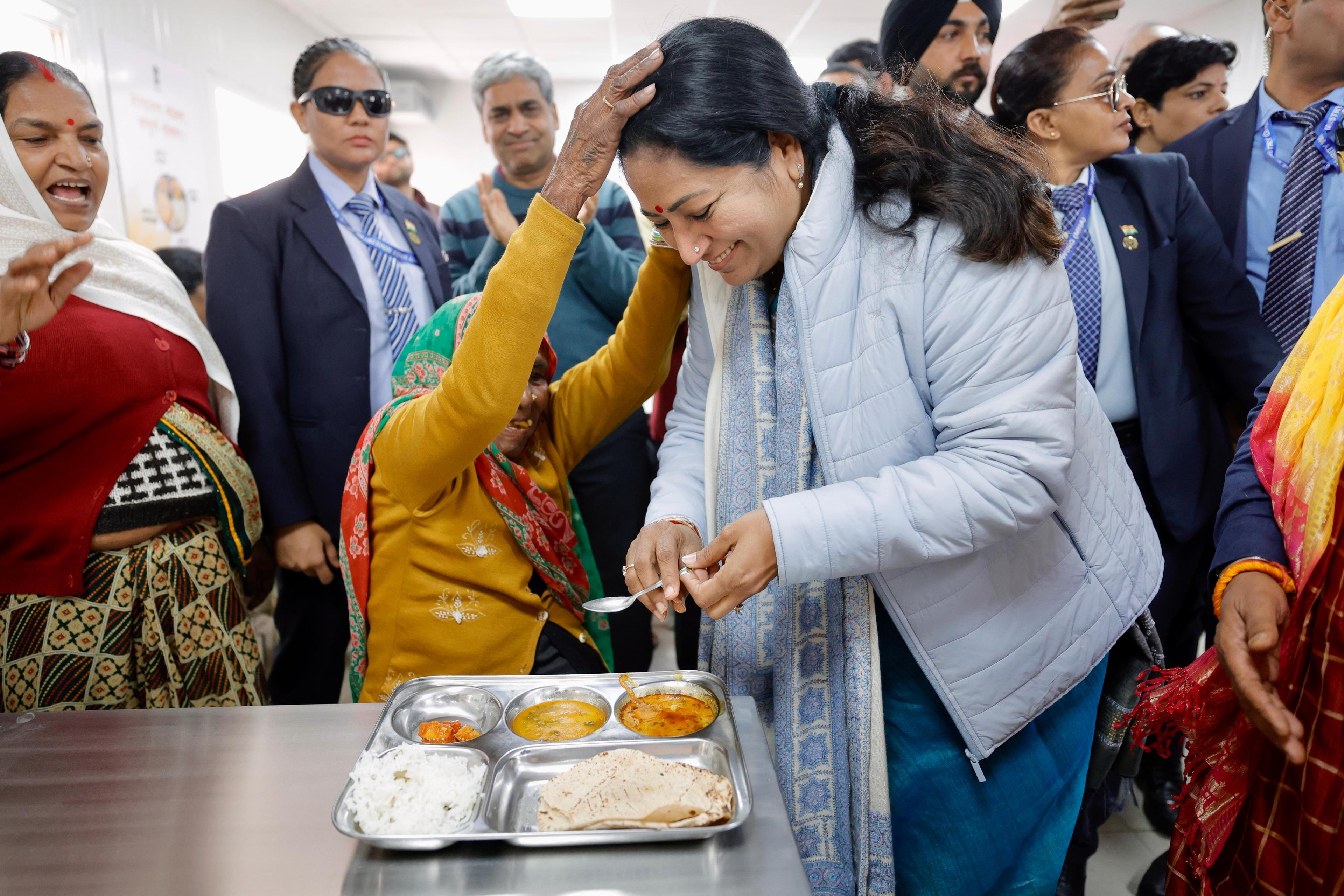 CM Rekha Gupta inaugurates Atal Canteens in Delhi’s Shalimar Bagh, Pitampura