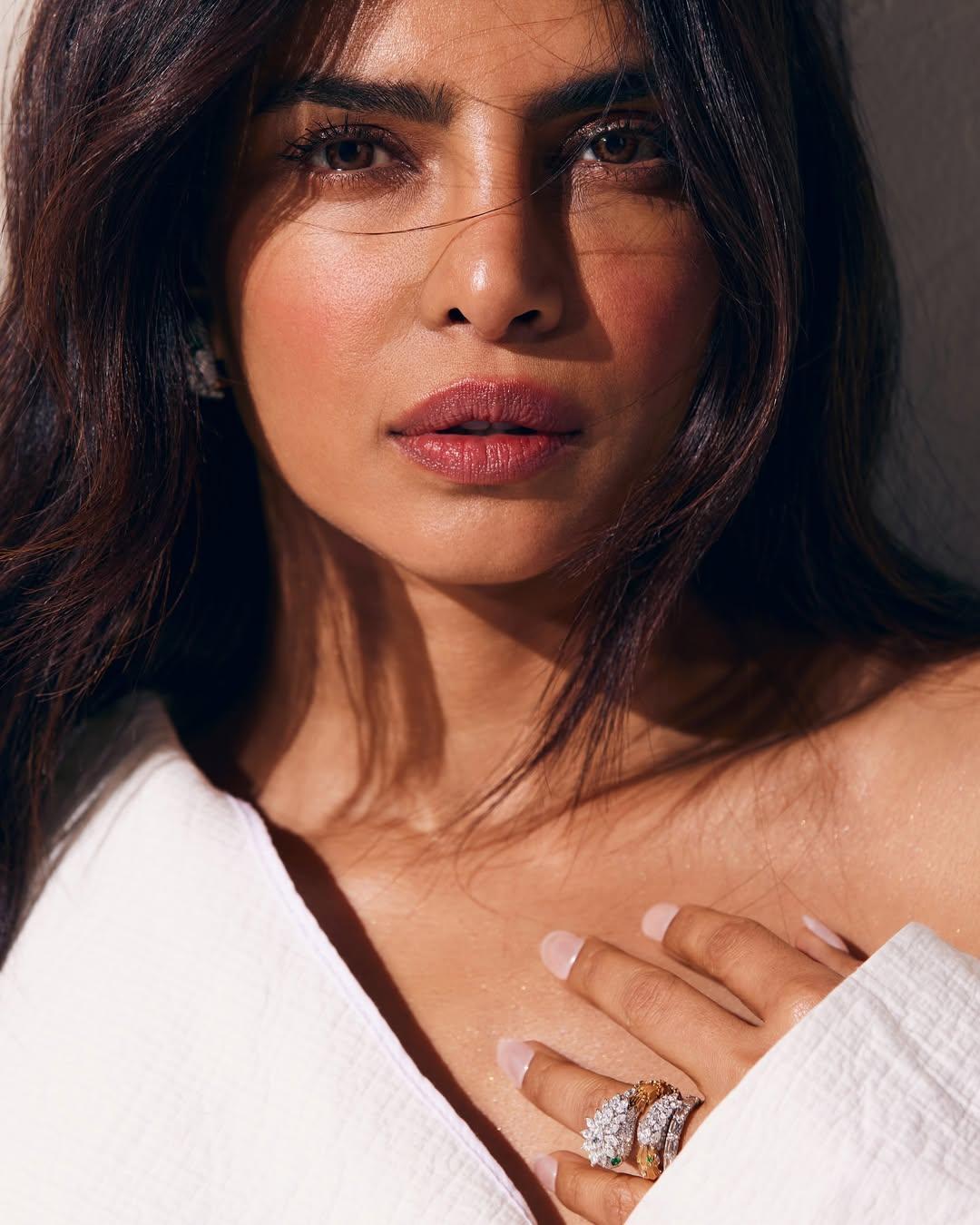 Priyanka Chopra drops a heartfelt note for Rekha as she misses the re-release of 'Umrao Jaan'