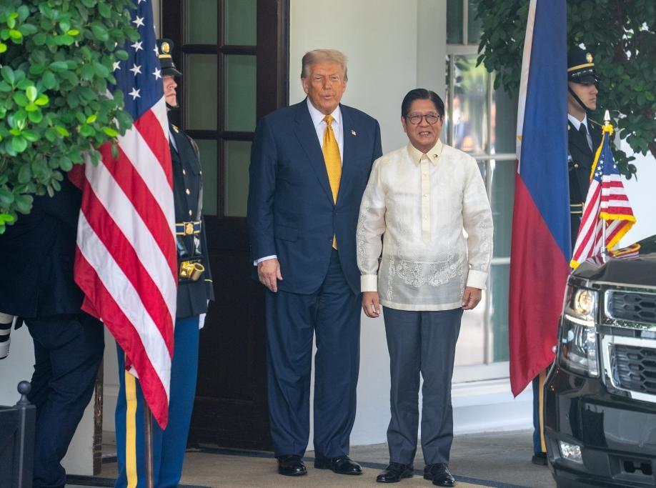 Trump announces trade deal after meeting Philippine president
