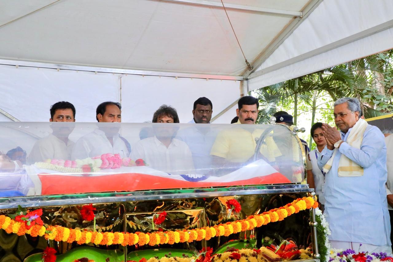 Siddaramaiah announces memorial for Padma Bhushan awardee SL Bhyrappa