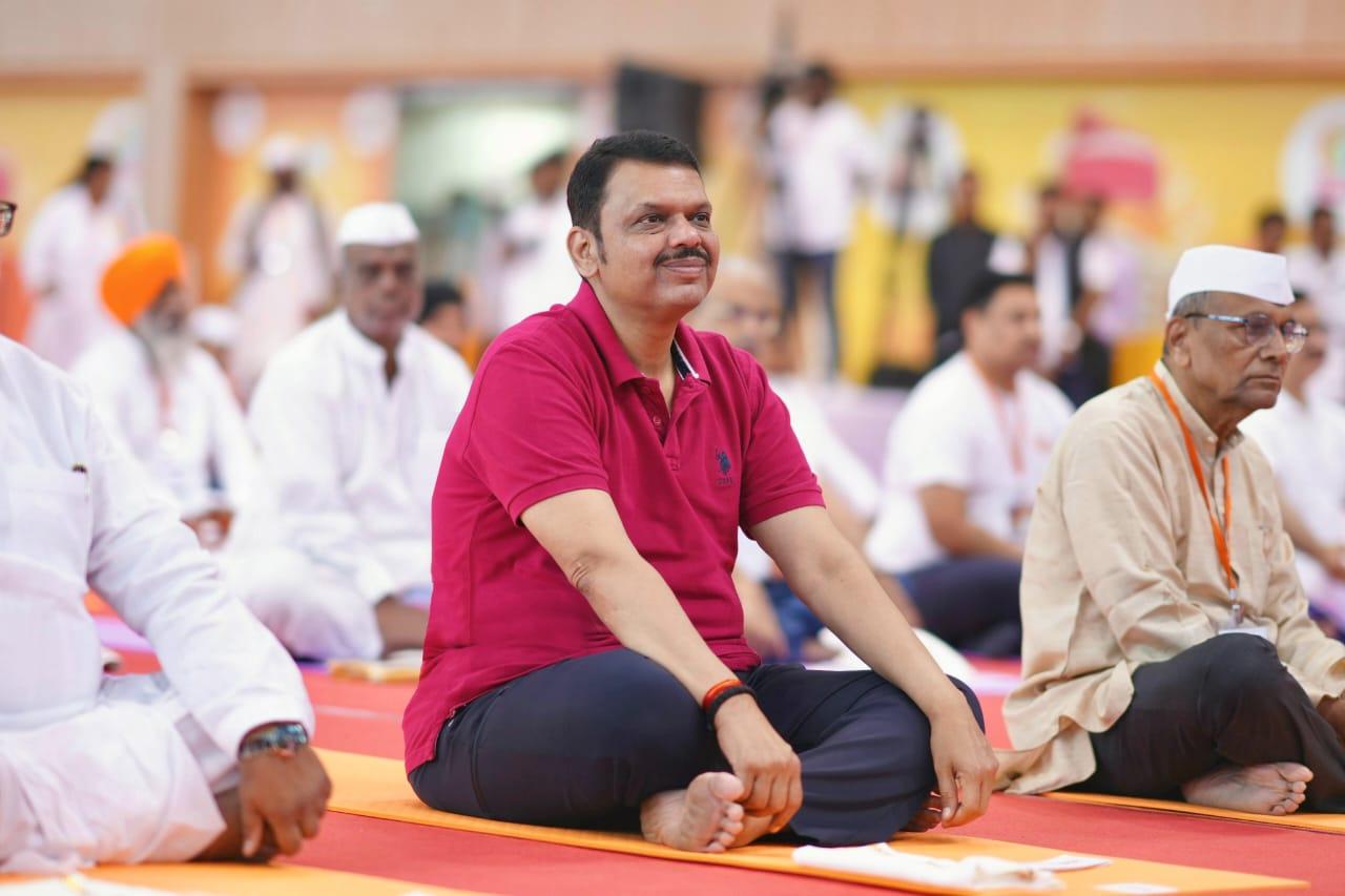 IDY 2025: Let's strive to create healthy society through yoga, says Maha CM Fadnavis