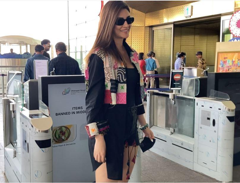 Kriti Sanon airport look