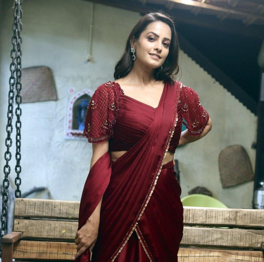 Anita Hassanandani says son Aaravv proudly flaunts her ‘Chhoriyan Chali Gaon’ trophy