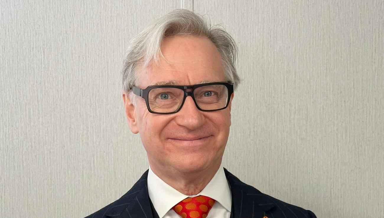 Freida McFadden lauds Paul Feig for creating a train wreck in 'The Housemaid'