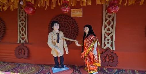 Ranchi: Politically-themed Durga Puja pandal captivates crowd; Rabri Devi shown beating Tej Pratap Yadav