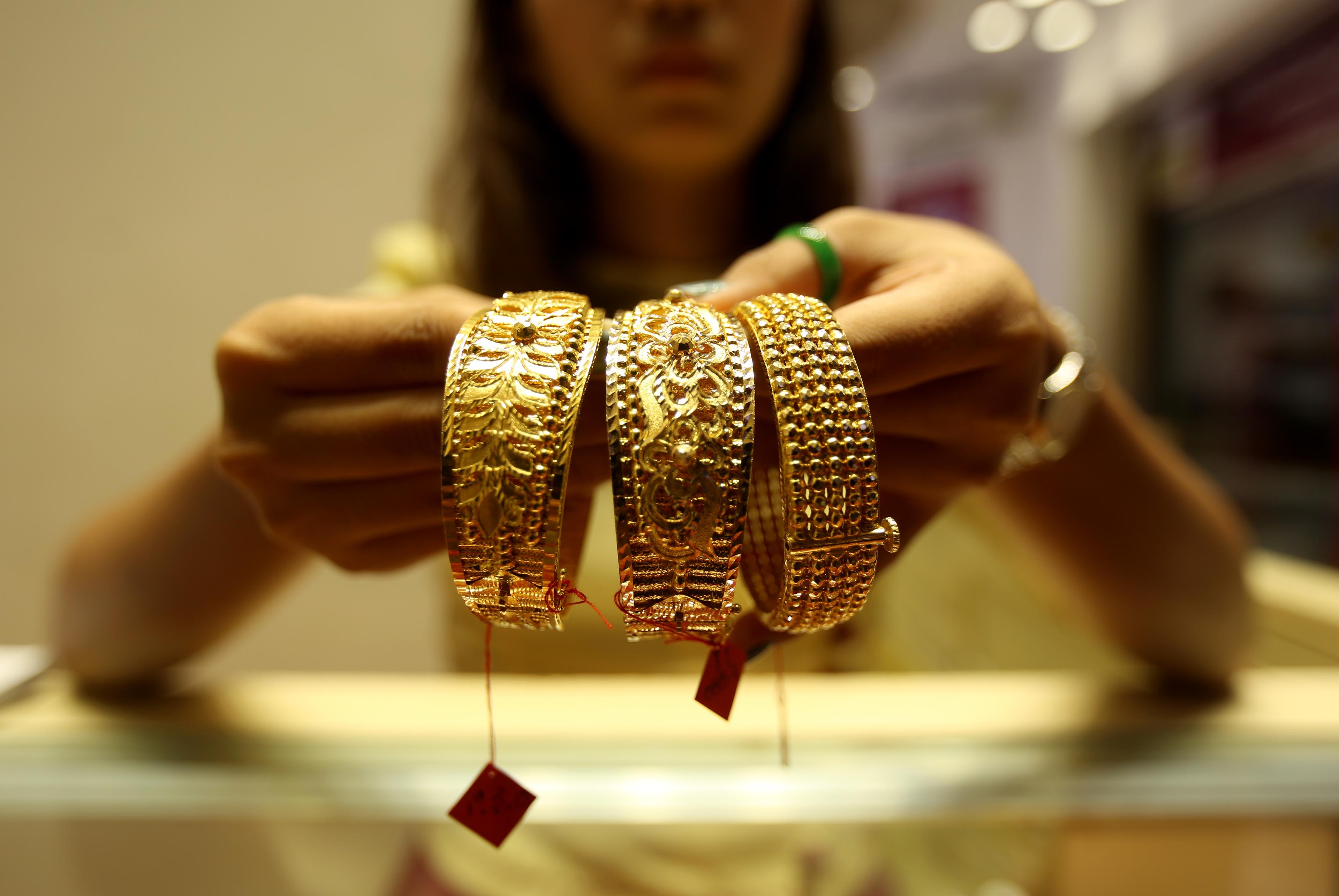 Gold slips around 1 pc, silver prices plummet 8 pc