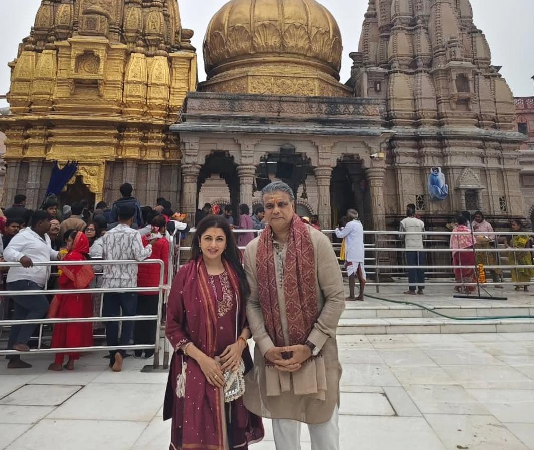 Bhagyashree bids goodbye to 2025 with a soulful spiritual journey in Banaras