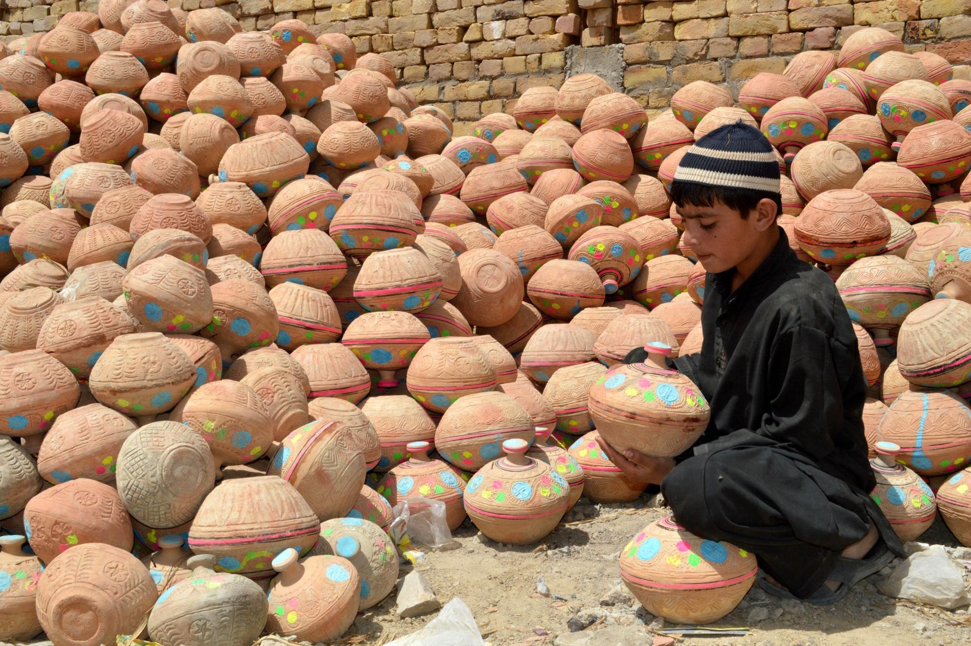 Pakistan’s weak production base threatens economic recovery: Report