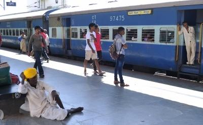 14-year-old girl found unconscious with multiple wounds in moving train in MP