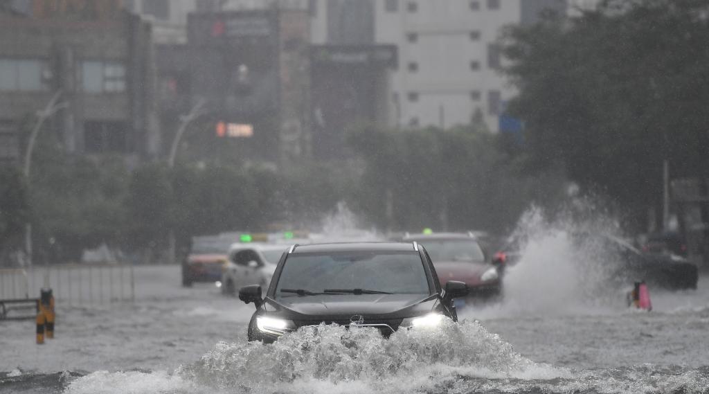 Hong Kong issues black rainstorm warning signal again