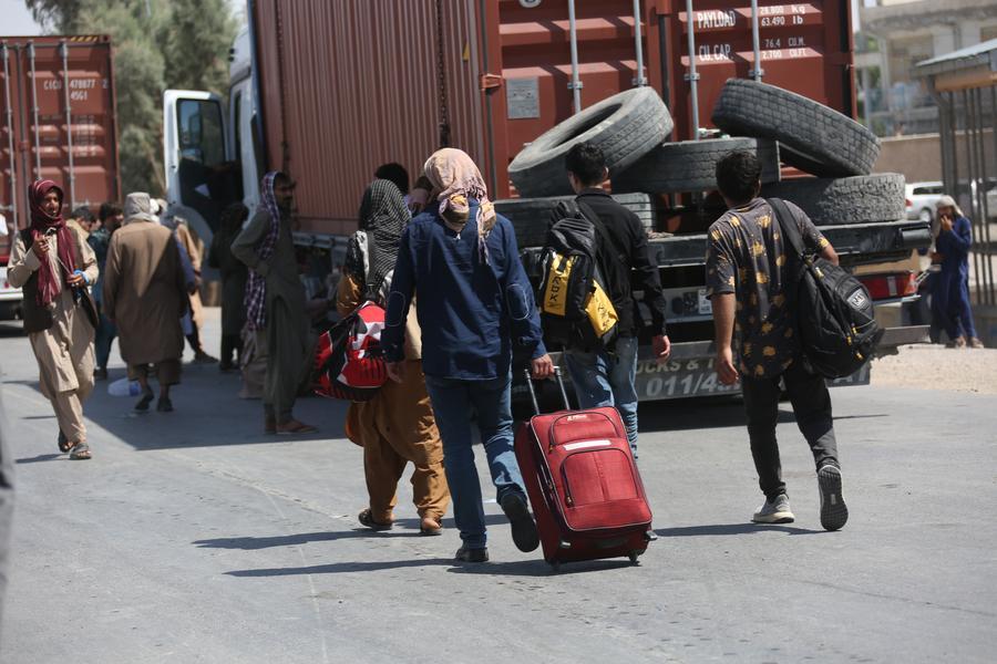 Over 7,000 Afghan refugees return home from Pakistan, Iran in a day