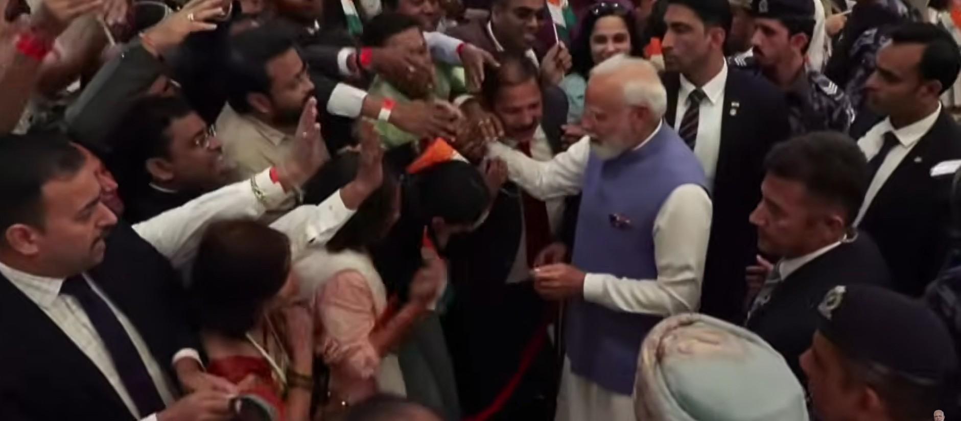 PM Modi receives rousing welcome from Indian community in Oman