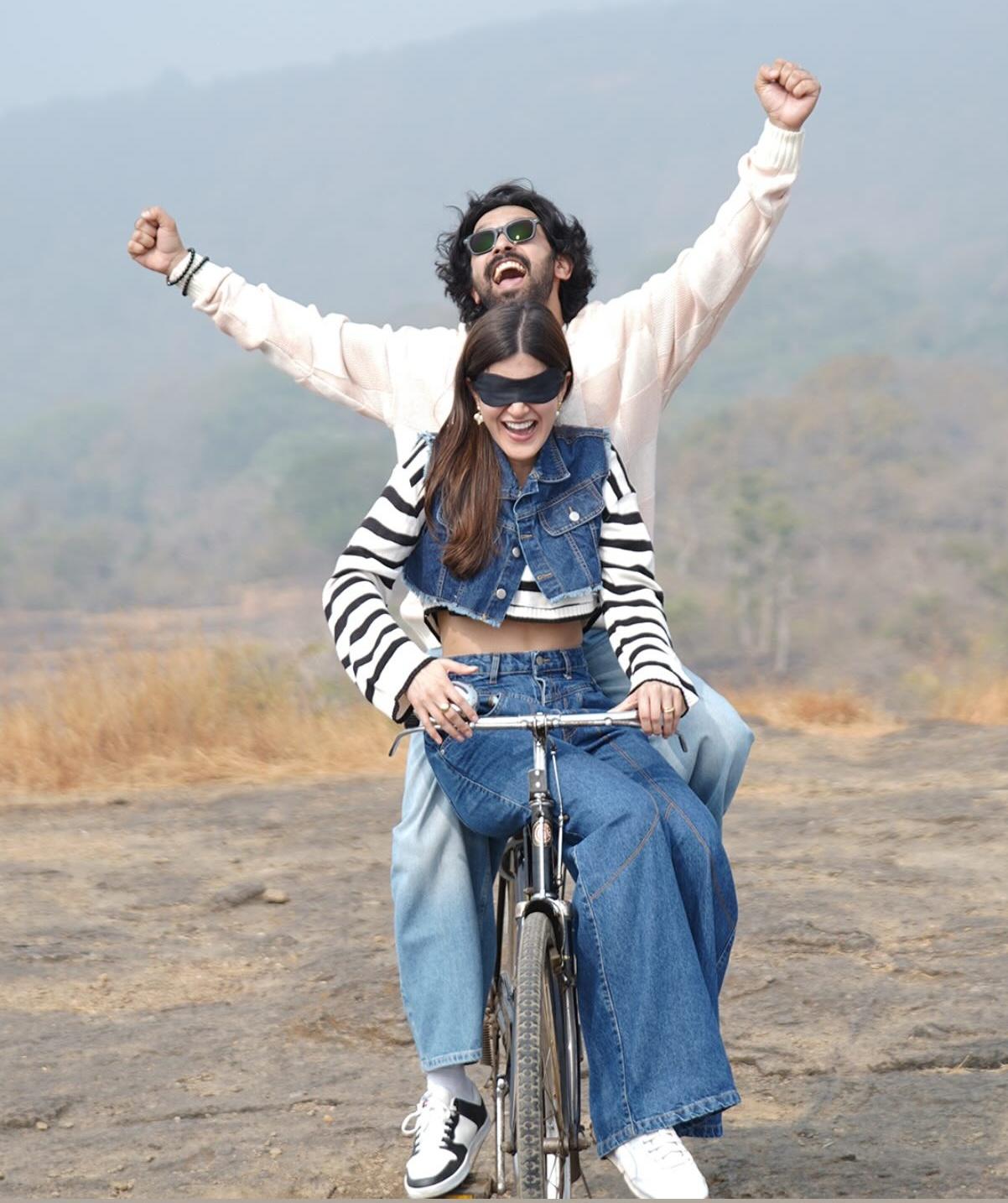 Vikrant Massey 'pedals straight into trouble' with Shanaya Kapoor