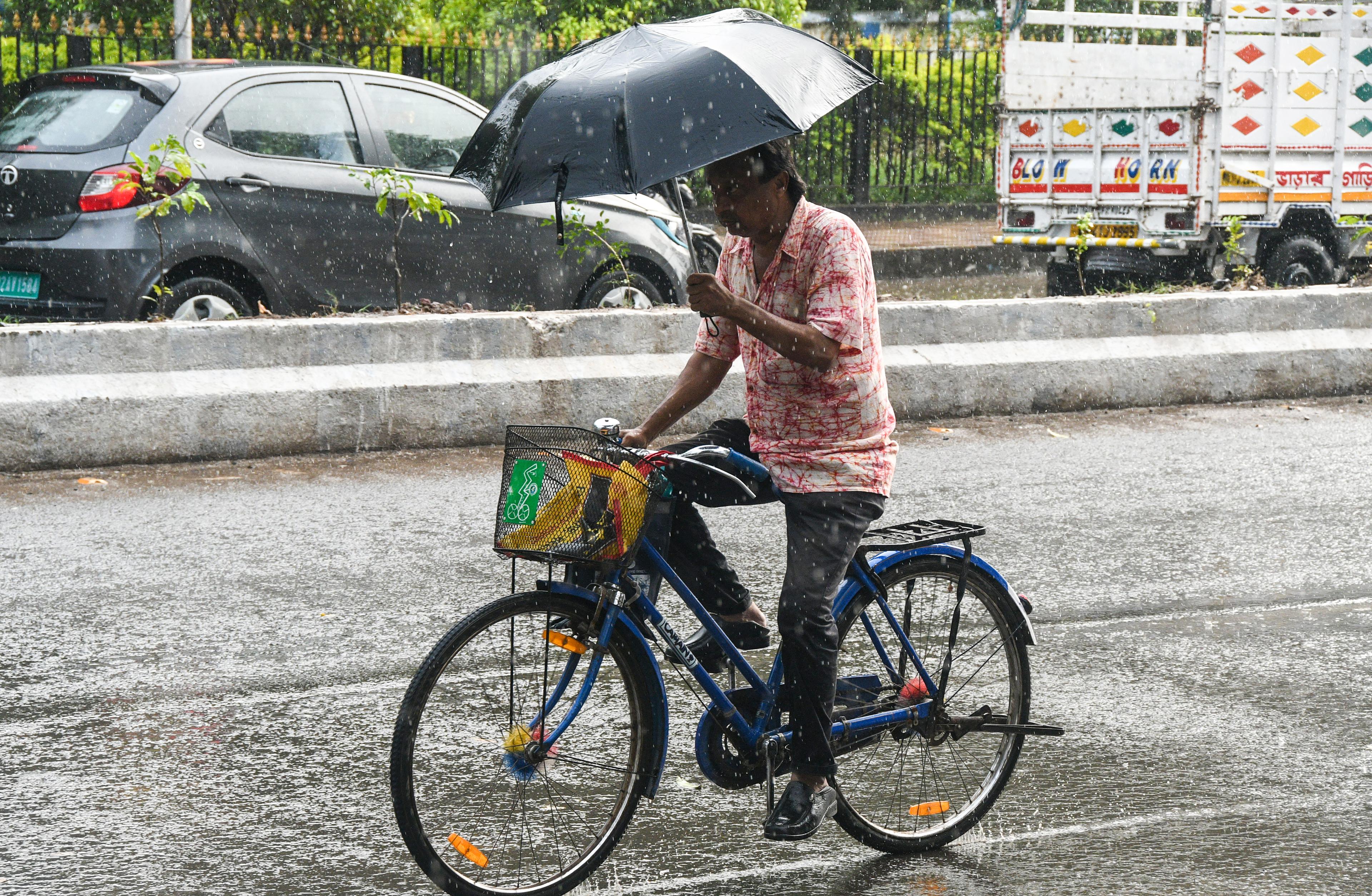 Bengal to receive heavy rain from Tuesday as a low-pressure area in Bay of Bengal likely to develop into a cyclone