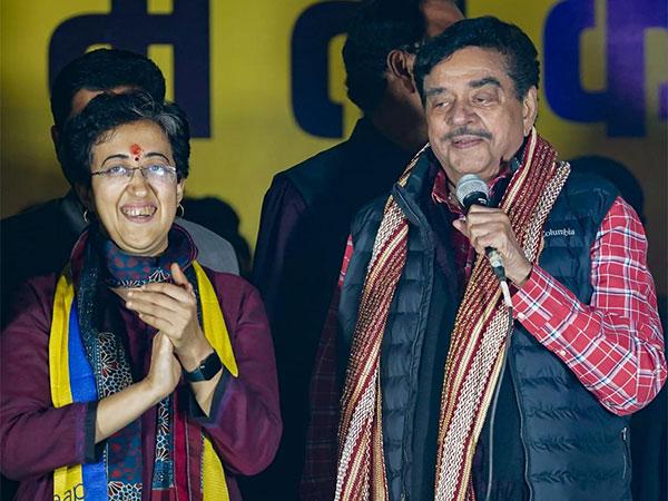 Shatrughan Sinha Bats for AAP as Delhi Assembly