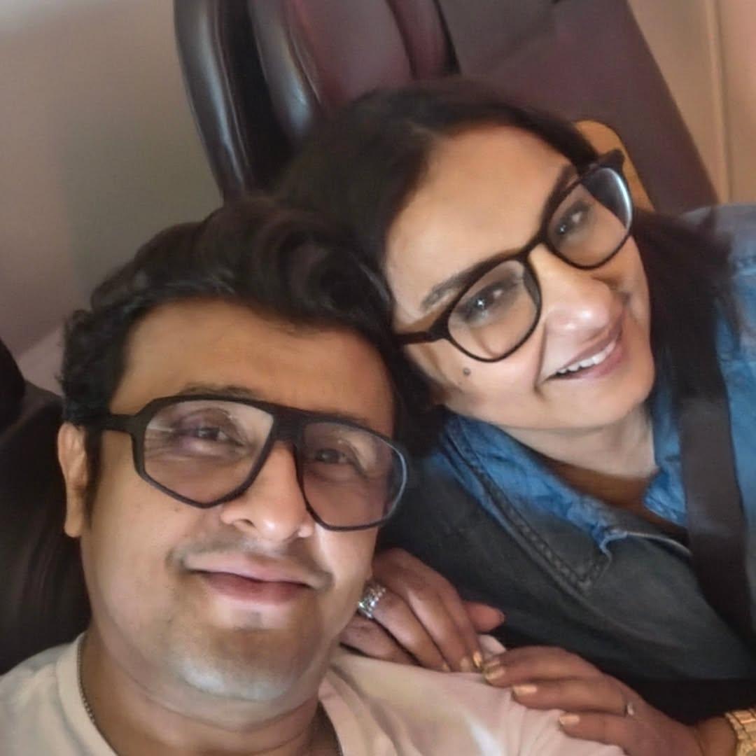 Divya Dutta bumps into 'bestie' Sonu Nigam on flight leading to a musical journey
