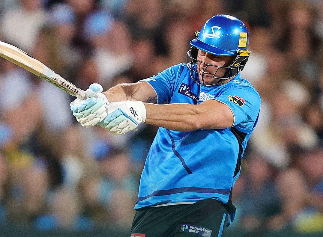 Cricket: Chris Lynn becomes first player to score 4000-plus runs in BBL