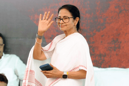 Mamata Banerjee welcomes SC order on SIR, BJP criticises Bengal govt