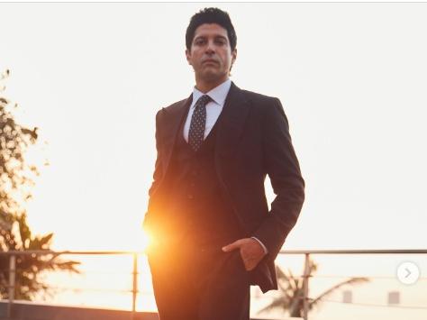 Shabana Azmi lauds Farhan's transformation from Imran in ‘ZNMD’ to Shaitan Singh in ‘120 Bahadur’