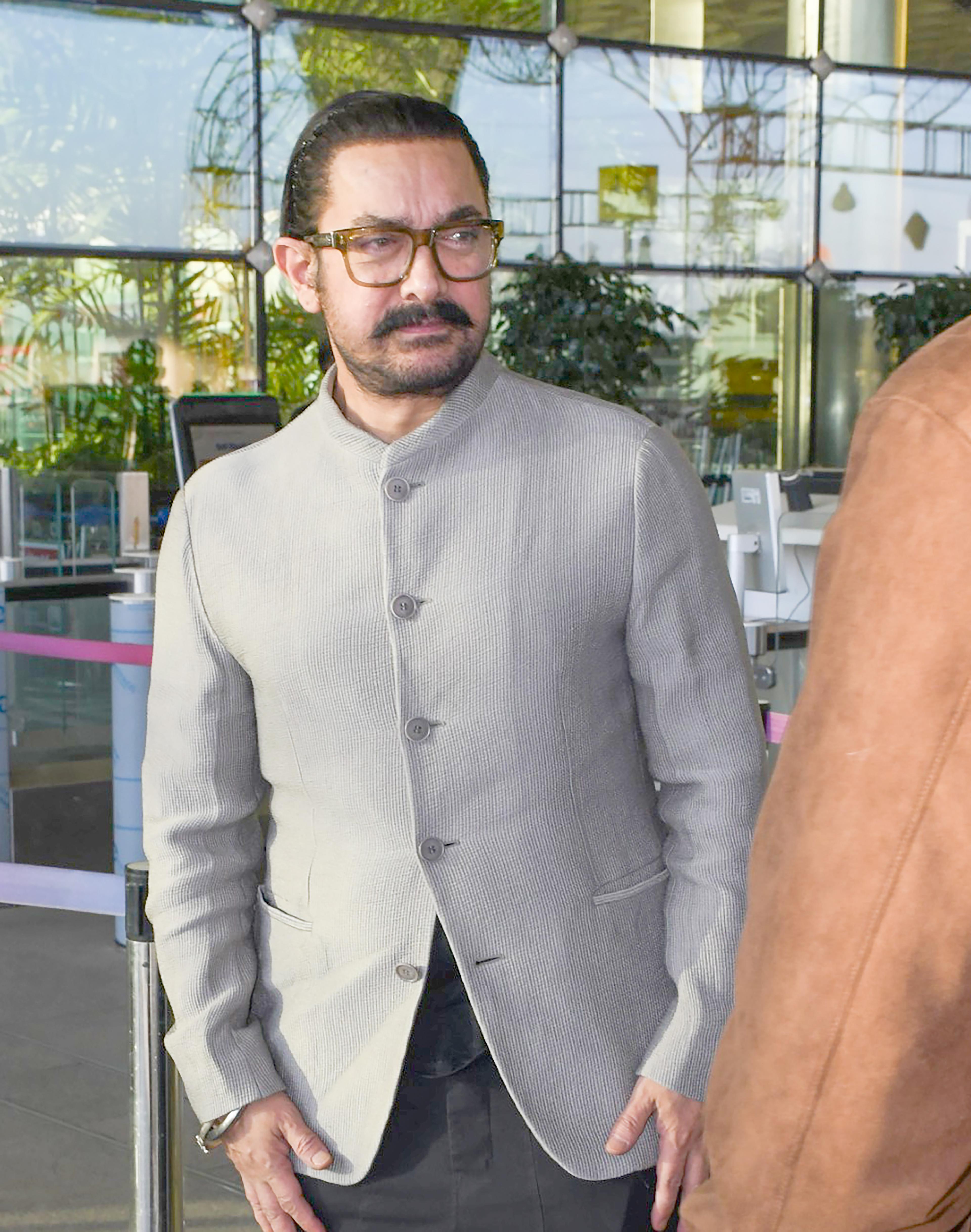 Aamir Khan takes a dig at his obsessions with creative control