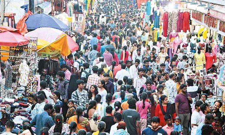 Festive shopping frenzy grips Chennai ahead of Deepavali despite heavy rain